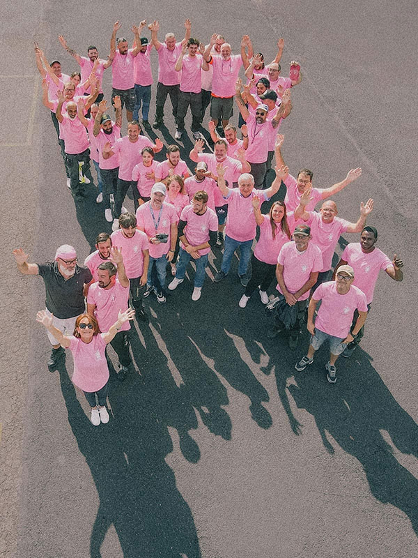 L'équipe S.M. bois au complet en rose
